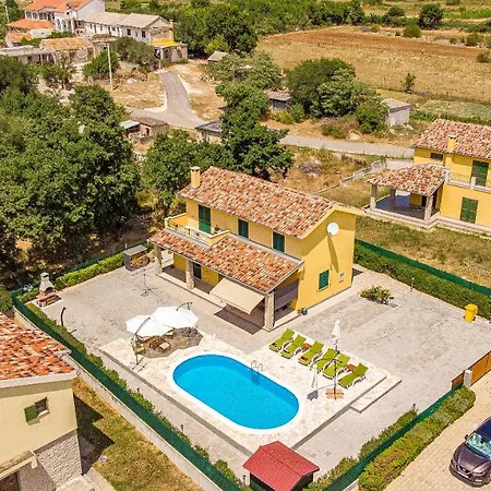Holiday Nika Holiday home Radovin