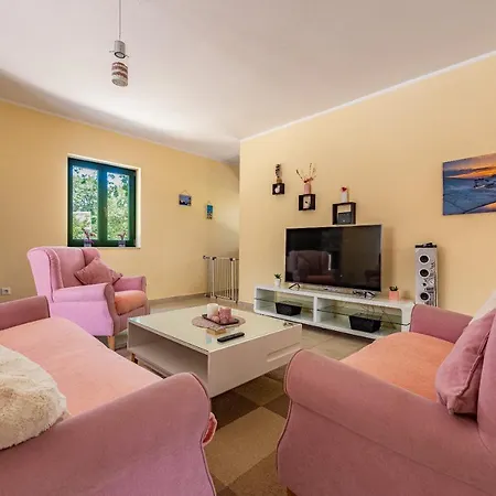Holiday home Holiday Nika Radovin